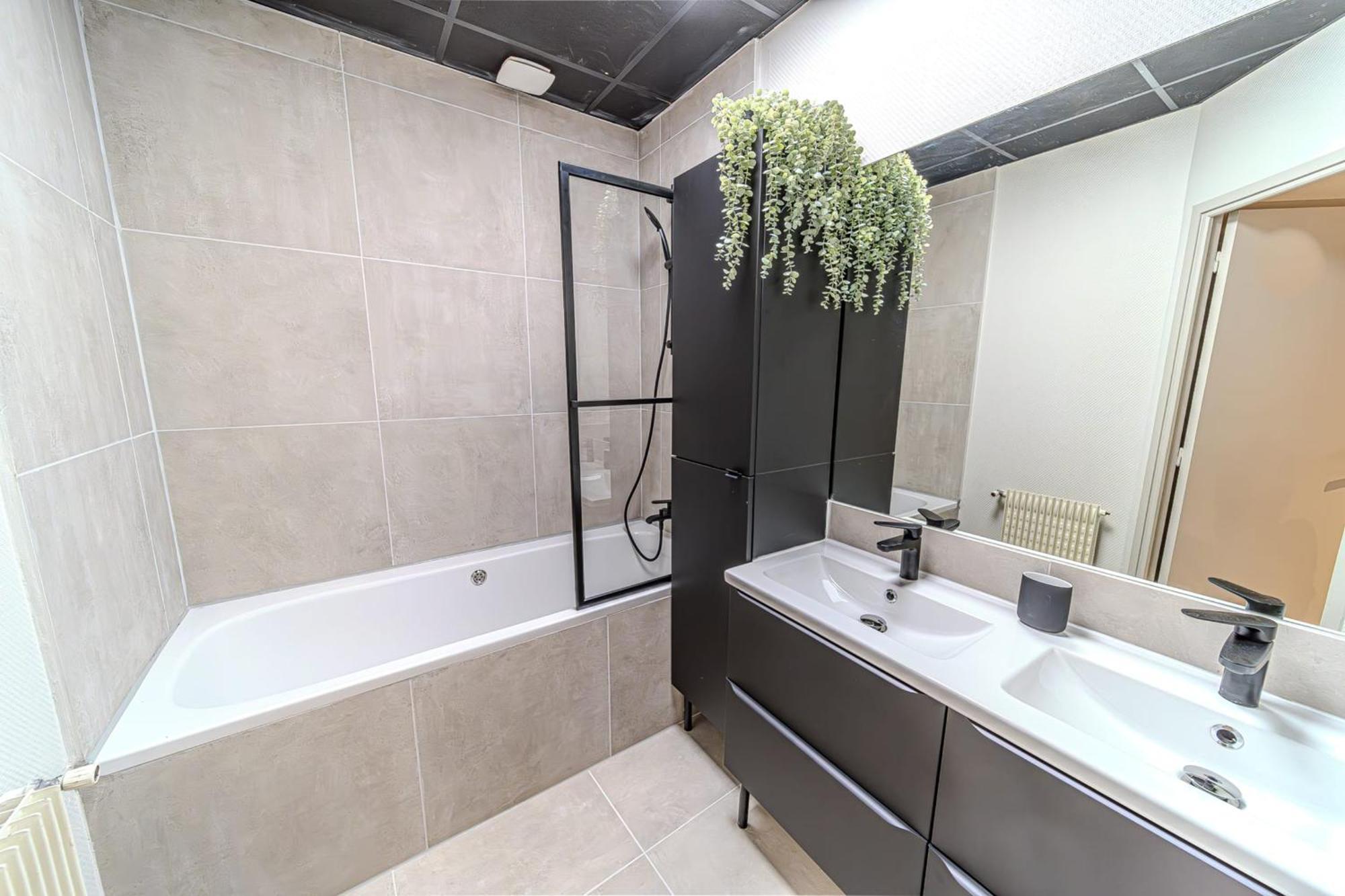 The Grenette Spacious Renovated Apartment 8 People Cordeliers ليون المظهر الخارجي الصورة